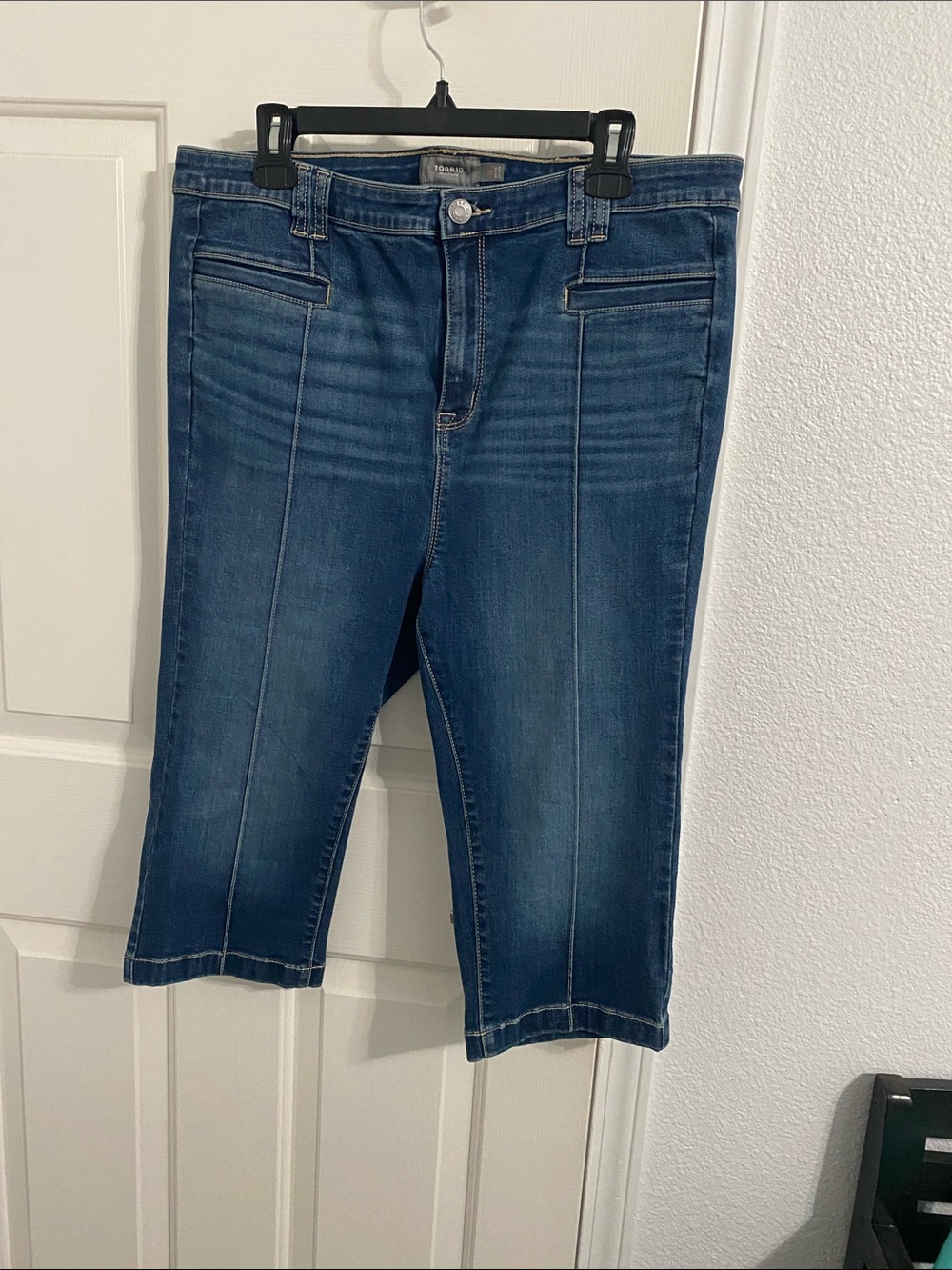 torrid Dark Blue Cropped Front-Seam Jeans